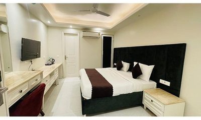 Fabhotel Lands Inn