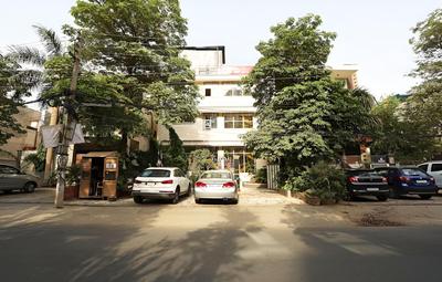 OYO 9298 Hotel Sands Inn