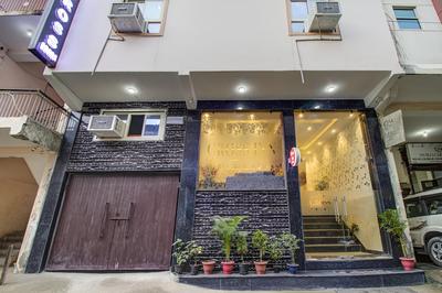 FabHotel Gross inn Suites