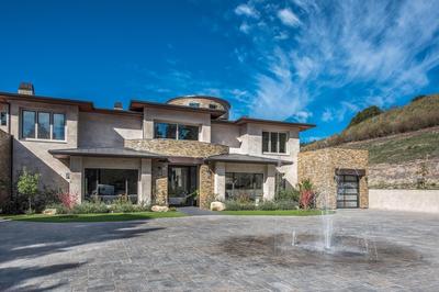 Lx1a: Luxury Contemporary Villa in The Middle of Nature
