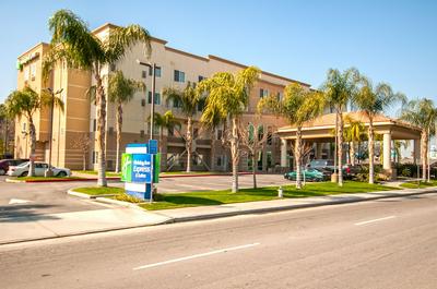 Holiday Inn Express and Suites Bakersfield Central by IHG