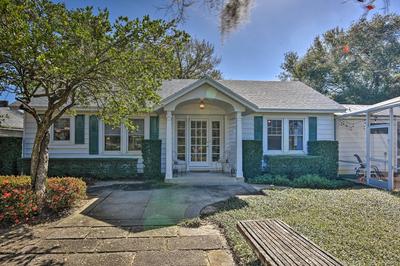 Cottage w/ Private Pool - Walk to Lake Wales!