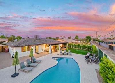 NEW The Hensley on Hubbell Designer Oasis w Pool, Photo 2