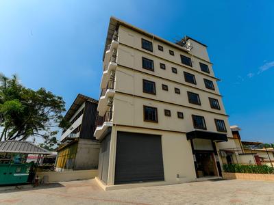 OYO 11069 Hotel Hisham Suits