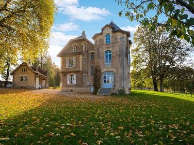Holiday Home Adjoining a Chateau