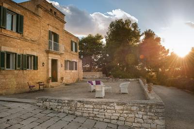 Villa in Paceco With Pool and Countryside Views