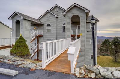 Lovely Beech Mountain Condo w/ Balcony & Views!