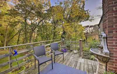 Cozy Dix Hills Apt w/ Deck ~ 7 Mi to Beach!