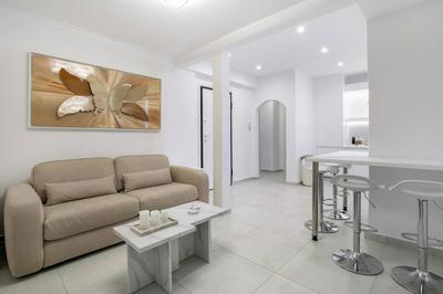 Acropolis Museum Apartment by A&A