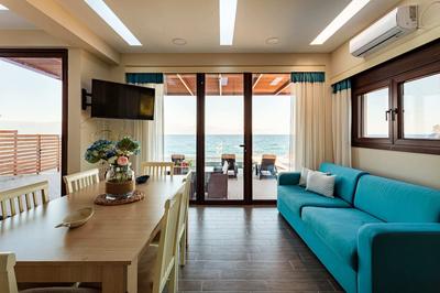 Aurora Luxury Retreat - Beachfront Private Pool