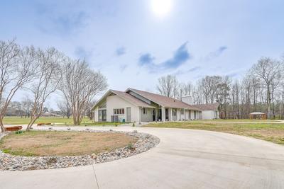 Peaceful Longview Home w/ Pond, 6 Mi to Downtown!
