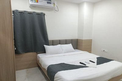 Hotel Saffron Groves