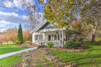 Mtn Cottage w/ Fire Pit in Newland!