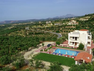 Family Friendly Villa Private Pool, Children's Play Area, Bbq, Spacious Garden, Near Beach