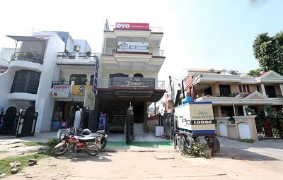 OYO 18362 Hotel Jai Maa Durga