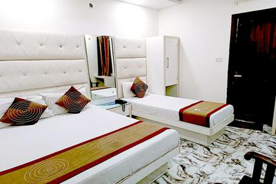 Hotel Crystal Deluxe at New Delhi Railway Station