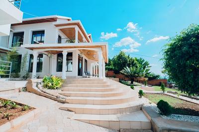 Rooftop View Apartments Rebero