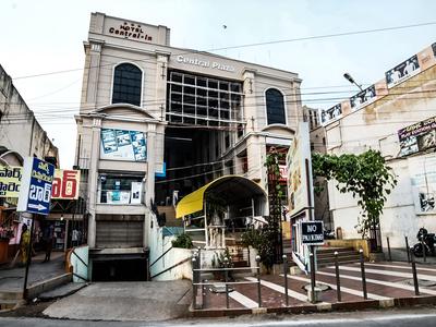 Capital O 12906 Amrutha Grand