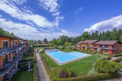Lenni Apart. Swimming Pool and Lake
