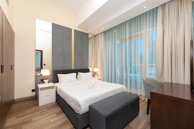 Stunning Corner Suite Canal View