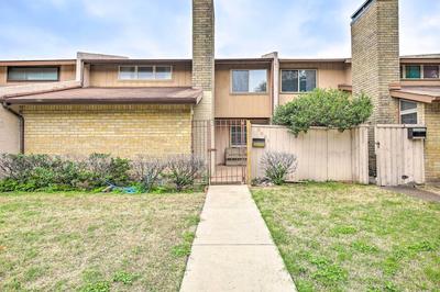 Pet-friendly Dallas Townhome w/ Outdoor Grill