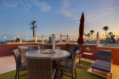 Shoreline Villa by Avantstay Steps to the Beach Bay Pier