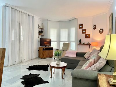 Easy Parking Poolside 2 Bedroom F-5