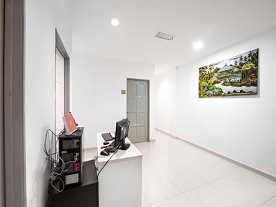 OYO 89618 Delegant Hotel