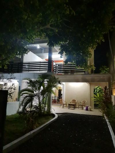 Cheerful 4-bedrooms Beachfront Home Flic en Flac