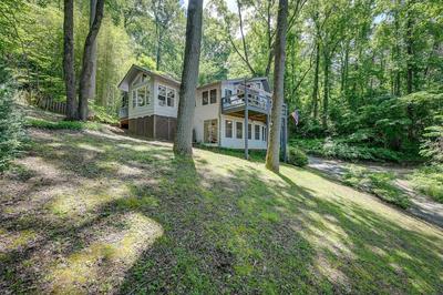 Fireside Relaxation: Smoky Mountain Gem w/ Hot Tub