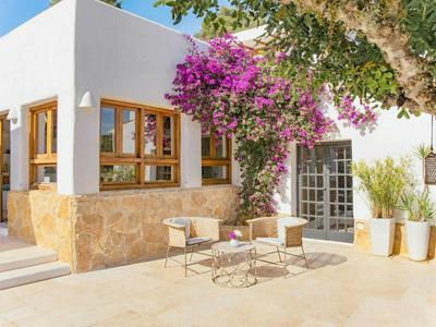 Holiday Home With Spacious Rooms