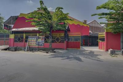 Capital O 3198 Sukomanunggal Inn