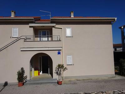 Large Apartment in Malinska near Sea