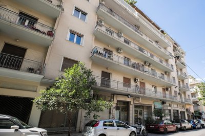 Attica - Captivating 2-Bedroom Apt & Balcony in Athens