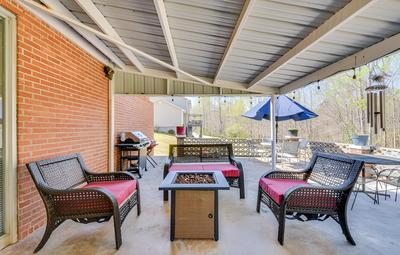 Seneca Abode w/ Furnished Deck < 10 Mi to Clemson!