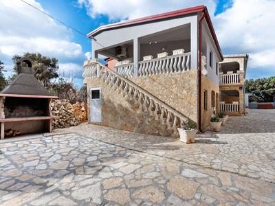 Enticing Apartment in Vir near Seabeach