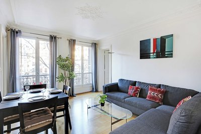 Experience the Parisian Lifestyle: 2BR Near Porte Maillot