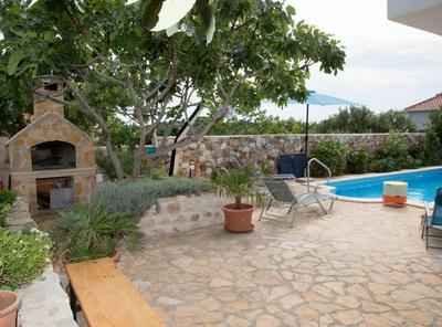 Spacious and Tranquil Apartments With Shared Pool
