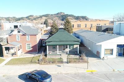 Downtown Charm: Ideal Retreat Near Main Street 3 Bedroom Home by RedAwning