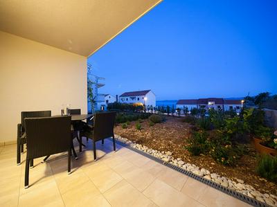 Ivy - Modern With Terrace - A2 Mak
