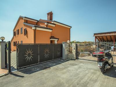 Villa in Pula With sea Beach