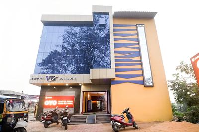 OYO 61384 Hotel Vd Palace