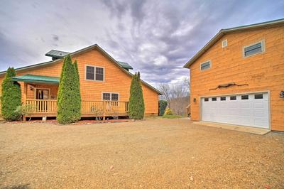Mountain-view Apt in Canton w/ Mod Interior!
