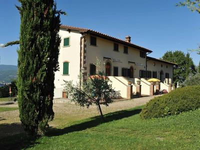 Authentic Farmhouse with Pool, Hot Tub, Playground, Garden