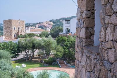 Beautiful Giardino Degli Oleandri 2 Bedroom Apt Sleeps 6 Plus a Child-childs bed
