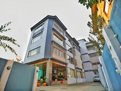 Hotel The Montreal Near by Dal Lake