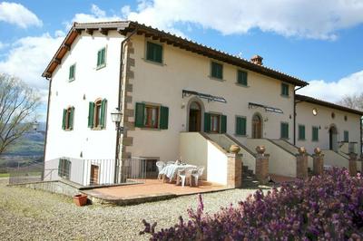 Farmhouse in Tuscany With Pool & Valley Views