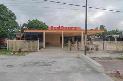 RedDoorz Syariah @ Jalan Tjilik Riwut