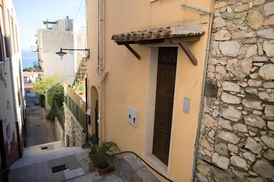 B&B Tauromenion