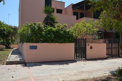 Comfortable Three-room Villa Located in Torre Dell'orso on the Ground Floor